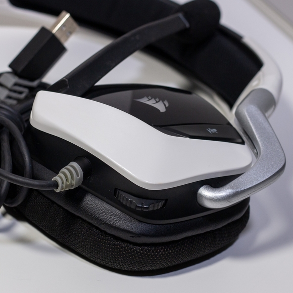 Corsair VOID PRO RGB Gaming Headset w/Mic - Picture 4 of 7